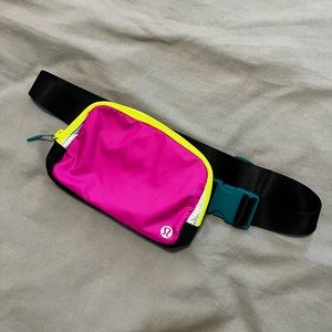 lululemon Everywhere Belt Bag